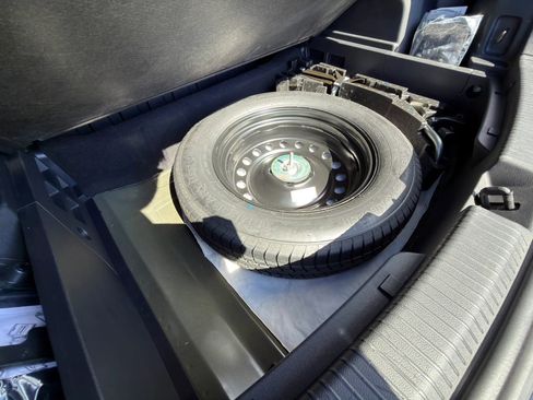 Used 2024 Volkswagen Atlas Cross Sport SE image 15