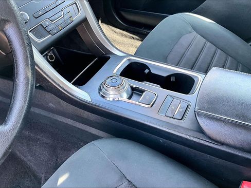Used 2020 Ford Fusion SE FWD image 13