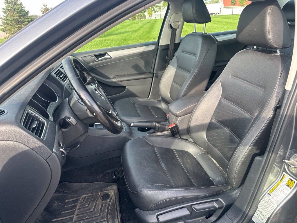 Used 2017 Volkswagen Jetta SE FWD image 16