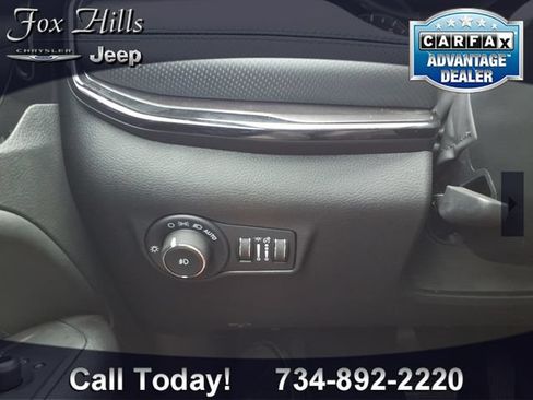 Used 2025 Jeep Compass Limited w/ Sun & Sound Group AWD/4WD image 17