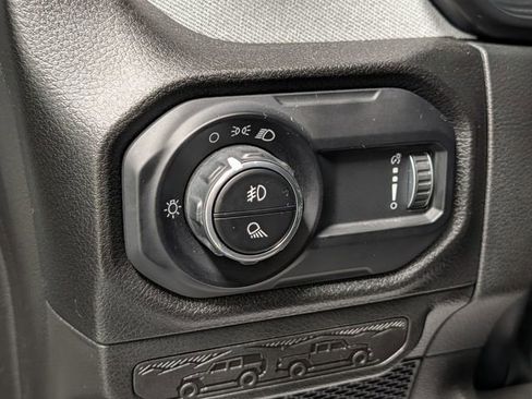 Used 2025 Jeep Gladiator Sport AWD/4WD image 17