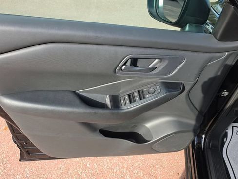 Used 2024 Nissan Rogue S AWD/4WD image 10