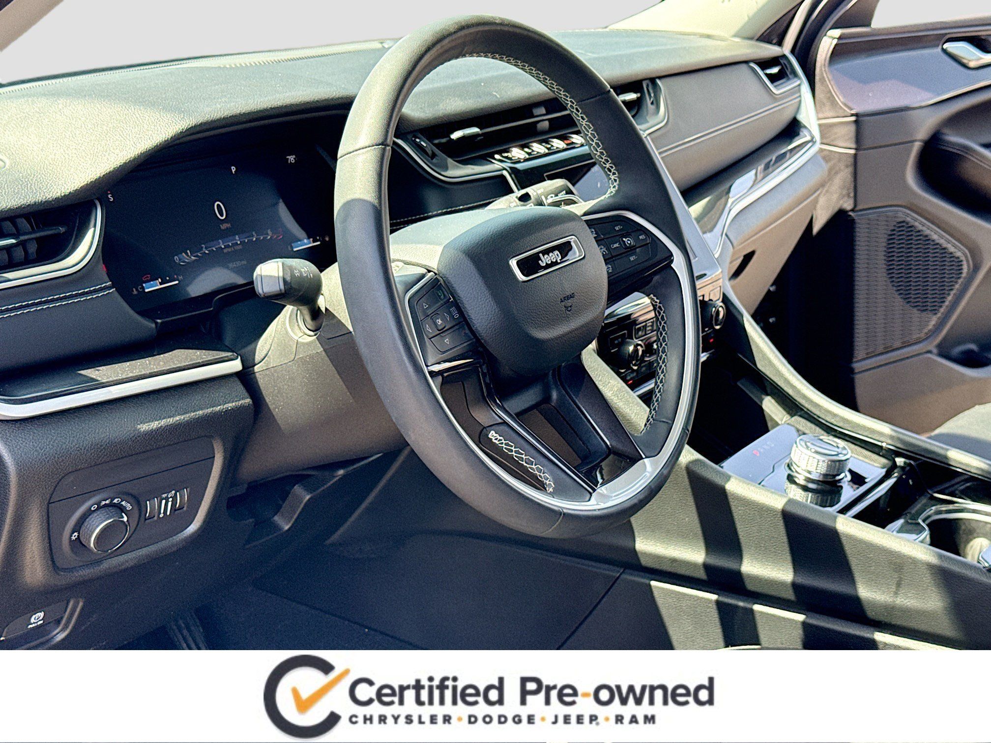 Used 2023 Jeep Grand Cherokee L Laredo w/ Luxury Tech Group I AWD/4WD image 4