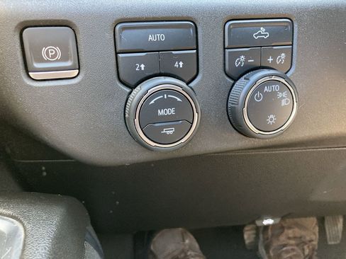 Used 2023 Chevrolet Silverado 1500 LT image 13