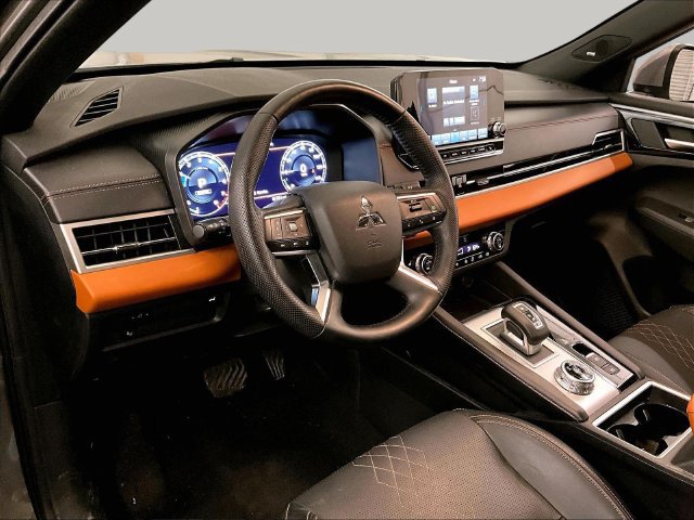 Used 2024 Mitsubishi Outlander SEL AWD/4WD image 12