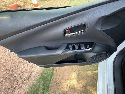 Used 2021 Toyota Prius LE AWD/4WD image 16