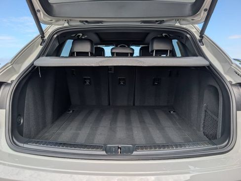 Certified 2025 Porsche Macan AWD/4WD image 12