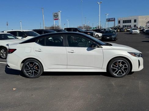 Used 2025 Nissan Sentra SR image 2