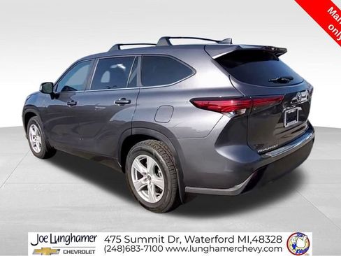 Used 2023 Toyota Highlander LE AWD/4WD image 7