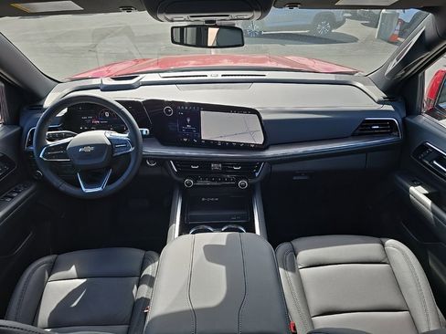 New 2025 Chevrolet Suburban LT image 27