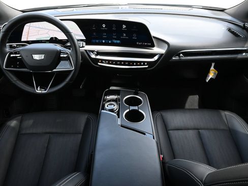Certified 2024 Cadillac Lyriq Luxury RWD image 8