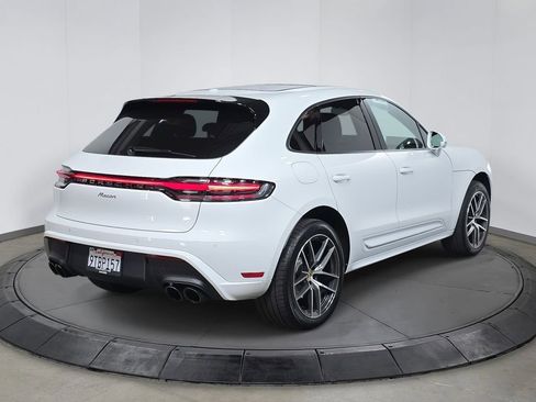 Certified 2025 Porsche Macan image 7