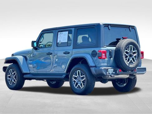 Used 2024 Jeep Wrangler Unlimited Sahara AWD/4WD image 5