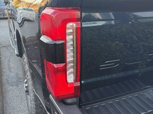 Used 2023 Ford F350 Lariat w/ Lariat Ultimate Package image 16