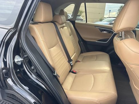 Used 2022 Toyota RAV4 Limited FWD image 17