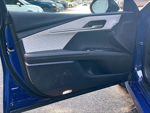 Used 2025 Toyota Camry XLE w/ Premium Plus Package AWD/4WD image 9