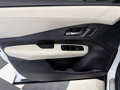 Used 2023 Nissan Ariya AWD image 13