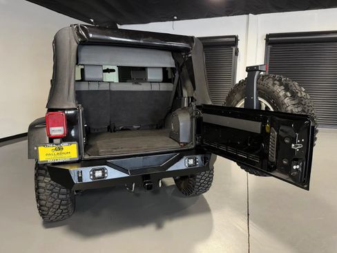 Used 2009 Jeep Wrangler Unlimited Rubicon w/ Trailer Tow Group AWD/4WD image 13
