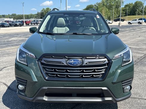 Used 2023 Subaru Forester Limited AWD/4WD image 3