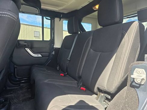 Used 2018 Jeep Wrangler Unlimited Sahara AWD/4WD image 12