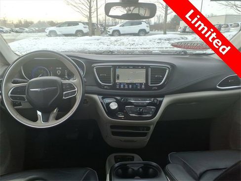 Used 2020 Chrysler Pacifica Limited image 11