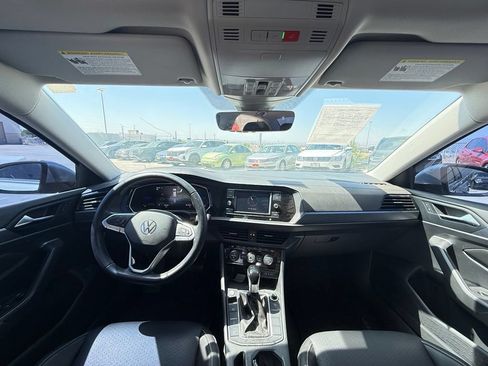 Used 2024 Volkswagen Jetta SE w/ Panoramic Sunroof Package FWD image 17