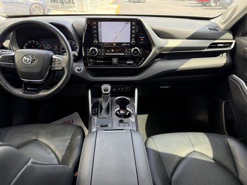Used 2020 Toyota Highlander Limited image 12