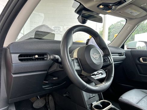 Used 2025 MINI Cooper 2-Door Hardtop FWD image 10