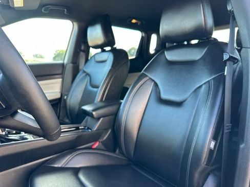 Used 2025 Jeep Compass Limited AWD/4WD image 9
