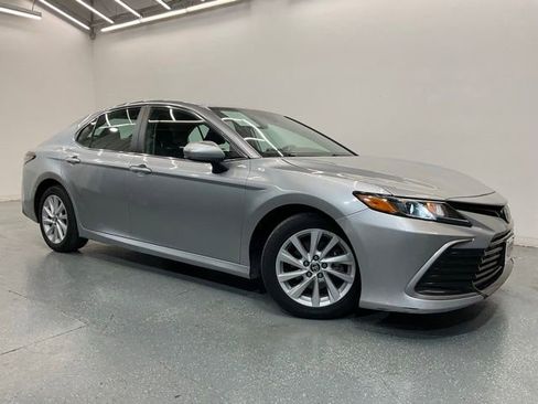 Used 2022 Toyota Camry LE FWD image 2