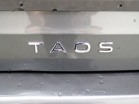 Used 2024 Volkswagen Taos SE AWD/4WD image 39