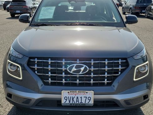 Certified 2025 Hyundai Venue Limited FWD image 29