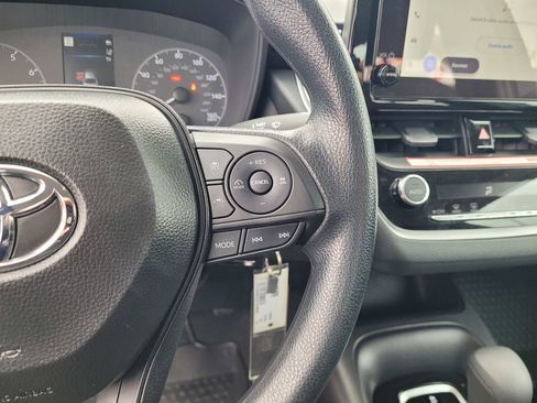 Used 2025 Toyota Corolla LE image 23