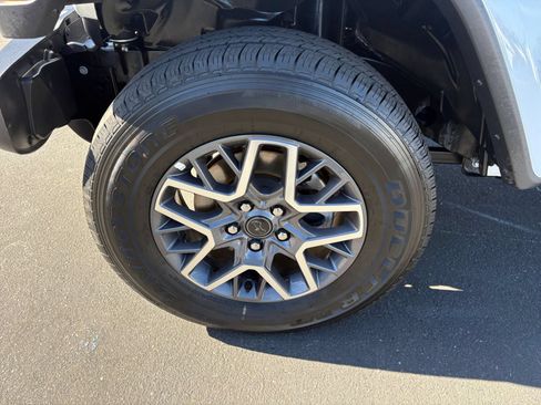 Used 2025 Jeep Wrangler Unlimited Sahara AWD/4WD image 30