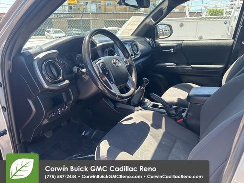 Used 2018 Toyota Tacoma TRD Sport w/ Exterior Package AWD/4WD image 16