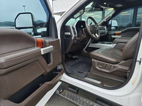 Used 2017 Ford F350 King Ranch w/ King Ranch Ultimate Package AWD/4WD image 16