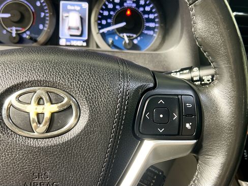 Used 2015 Toyota Sienna XLE w/ XLE Navigation Package FWD image 19