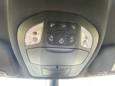 Used 2025 Chrysler Pacifica Select FWD image 34
