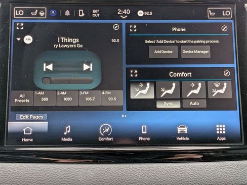 Used 2023 Chrysler Pacifica Touring-L FWD image 22