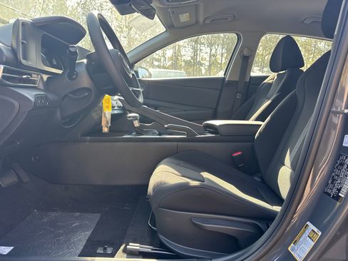 New 2026 Hyundai Elantra SE image 9