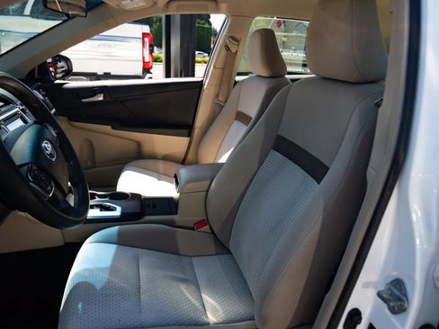 Used 2012 Toyota Camry LE FWD image 15