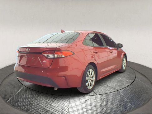 Used 2021 Toyota Corolla LE FWD image 2