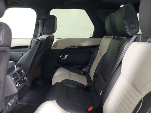 Used 2023 Land Rover Discovery Metropolitan Edition AWD/4WD image 11