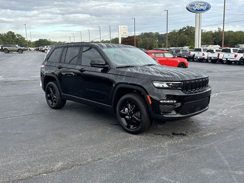 New 2025 Jeep Grand Cherokee Limited w/ Luxury Tech Group II image 4