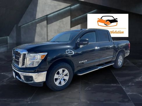 Used 2017 Nissan Titan SV AWD/4WD image 16