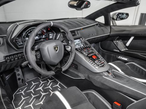 Used 2021 Lamborghini Aventador SVJ AWD/4WD image 27