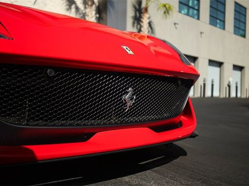 Used 2022 Ferrari 812 GTS image 12