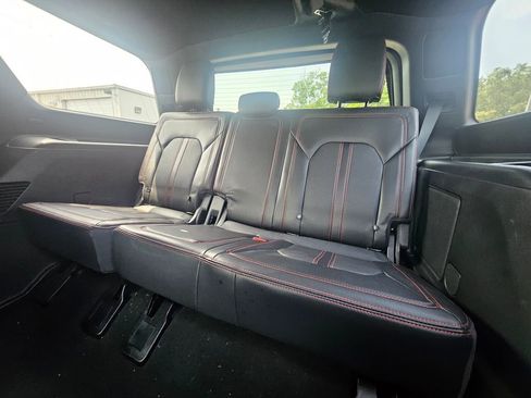 Used 2024 Ford Expedition Limited image 13