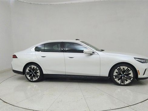 Used 2025 BMW 540i xDrive image 62