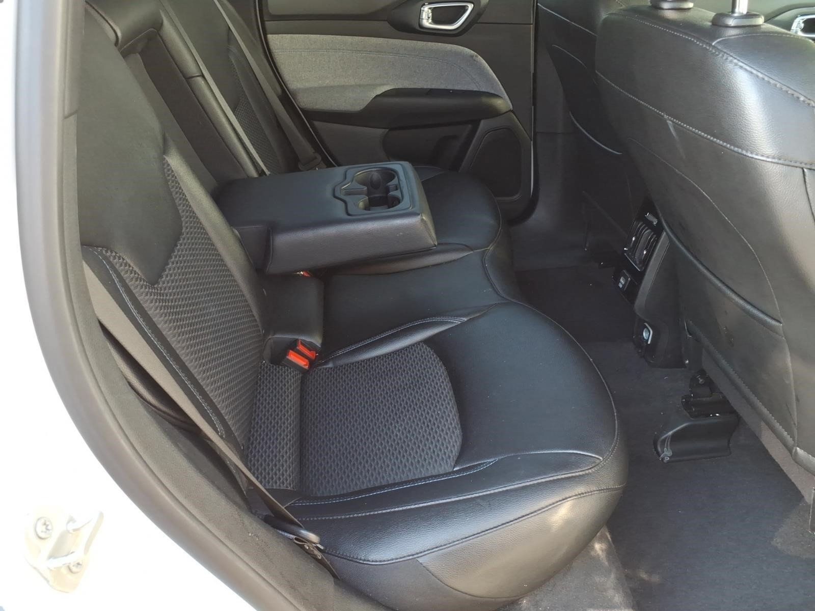 Used 2024 Jeep Compass Latitude AWD/4WD image 6